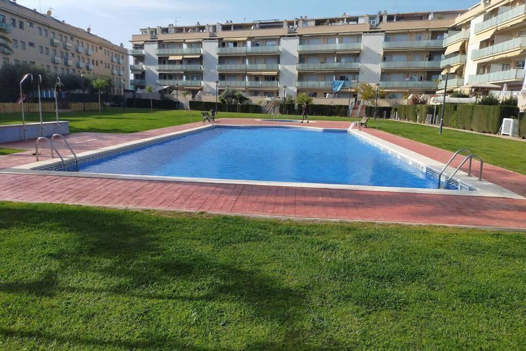 Apartamento Para 5 Personas Frente Al Mar Con Piscina Y Parking Кубеляс Екстериор снимка
