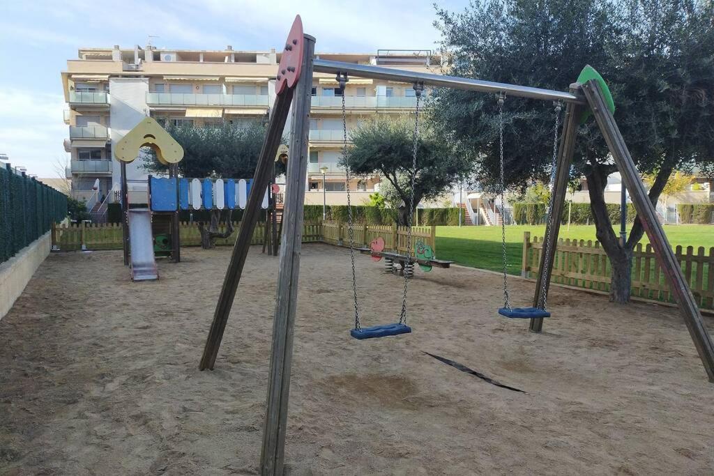 Apartamento Para 5 Personas Frente Al Mar Con Piscina Y Parking Кубеляс Екстериор снимка